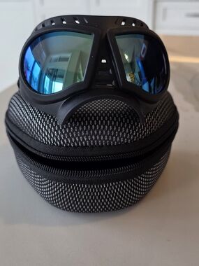 Black Dog Goggles With Case